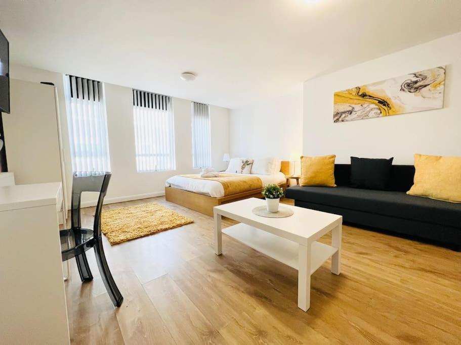 Luxury Apartment *