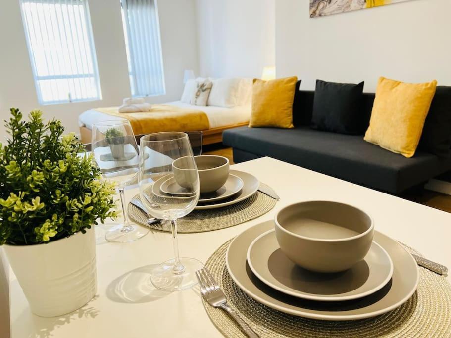 Luxury Apartment *